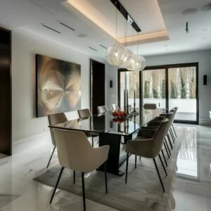 Light and Reflective Dining Space